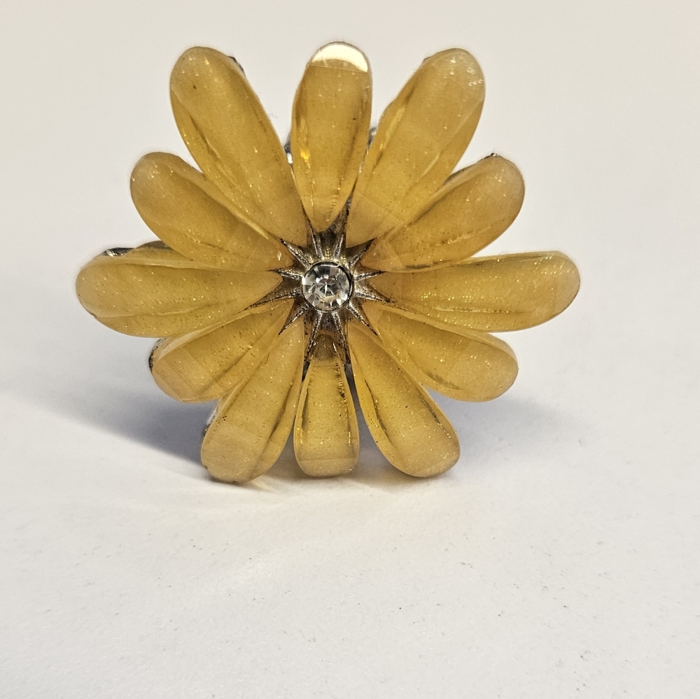 BEACHY COASTAL DAISY RING